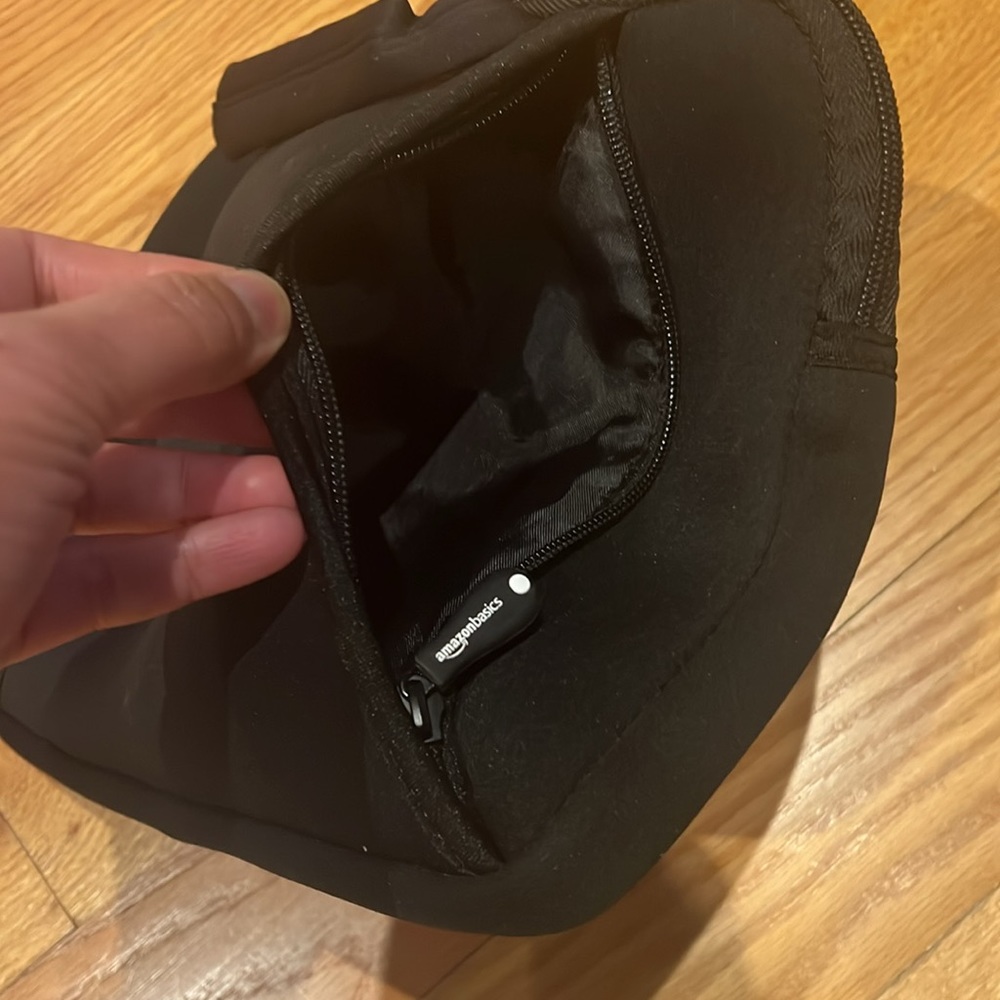 Amazon Basics Padded Tablet Case - Picture 2 of 4